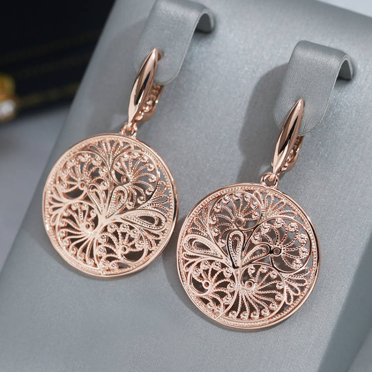 Women Accessories Dubai - Wbmqda Hollow Metal çiçek uzun bırak