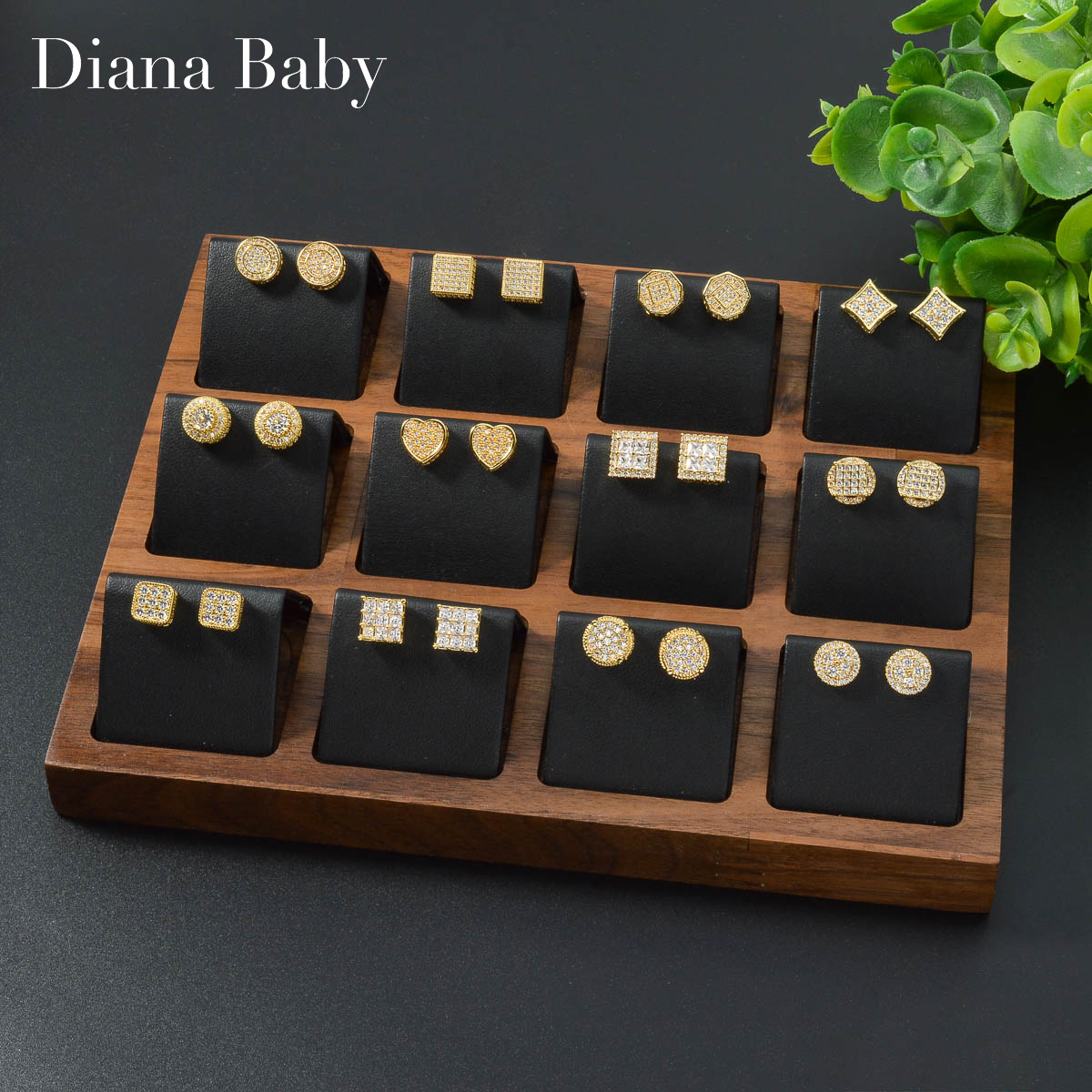 Women Accessories Dubai - Diana Bebek Altın Renk Küpe Gelin